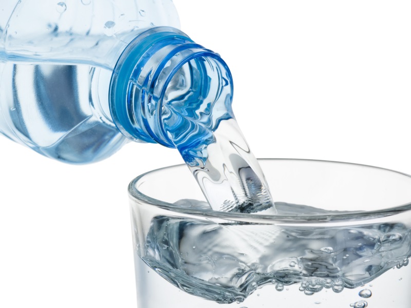 Problème d’odeur lié au septum de la capsule d’une bouteille d’eau minérale